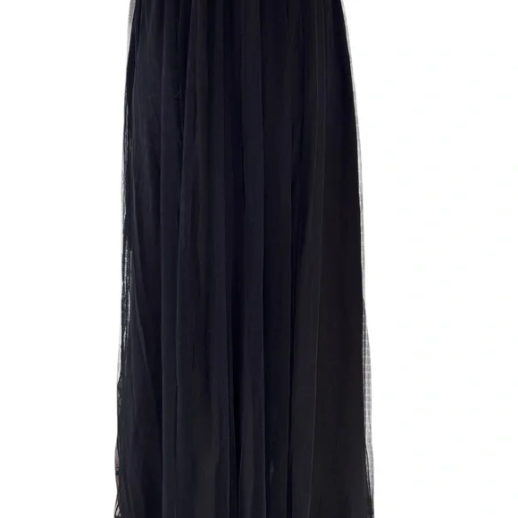 Black Maxi Dress with Elegant Silhouette - Picture 6 of 9